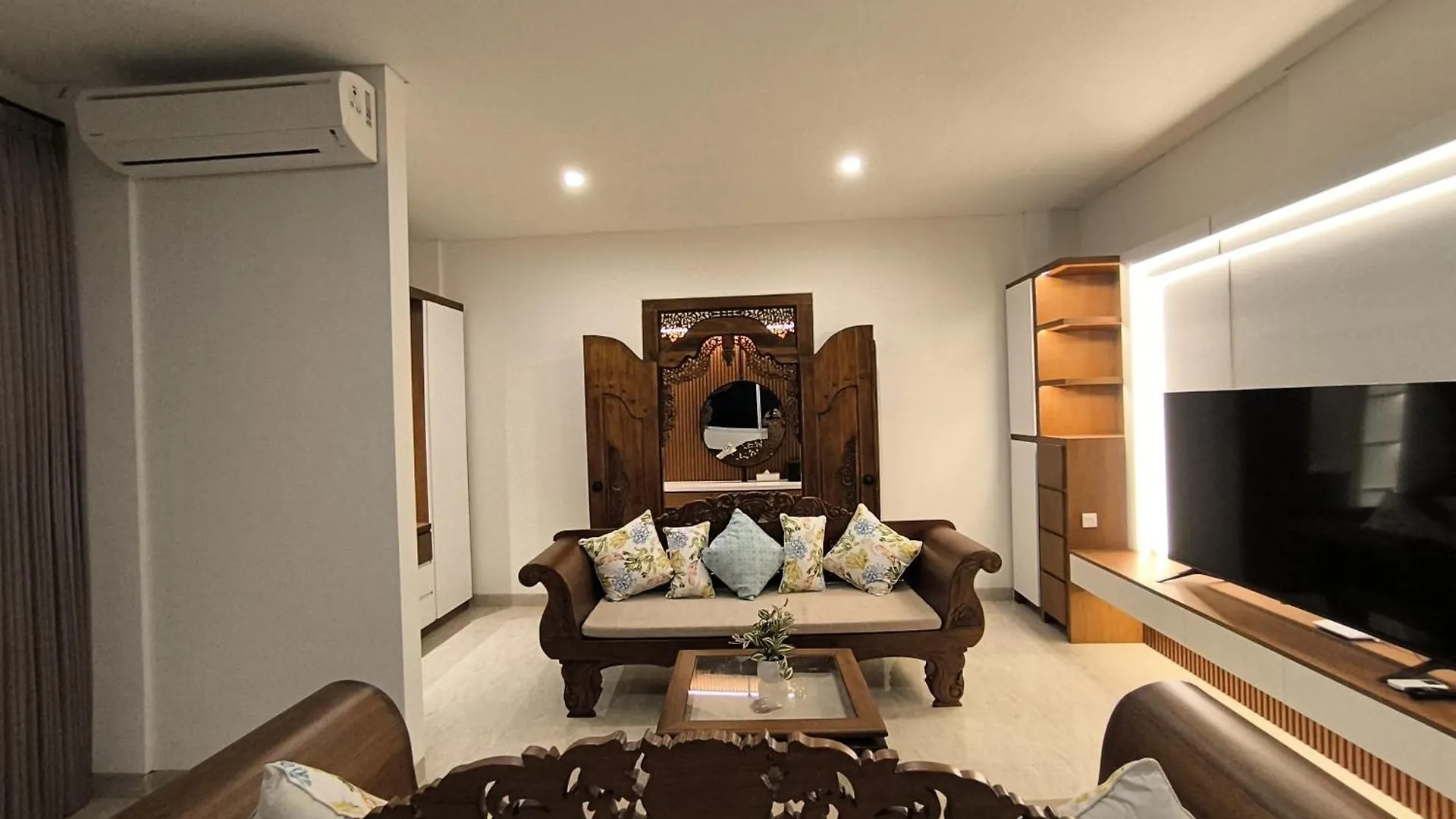 Karmani Villa Ujung 0*,